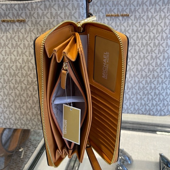 MICHAEL KORS
Leather Continental Wristlet Phone Case Wallet 
Sider
NWT - Picture 13 of 16